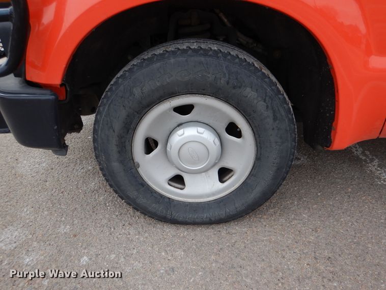 image for item IE9651 2008 Ford F250 Super Duty XL  Crew Cab utility bed pickup truck