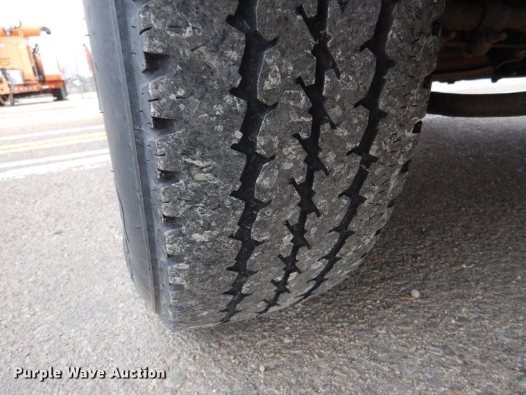 image for item IE9651 2008 Ford F250 Super Duty XL  Crew Cab utility bed pickup truck