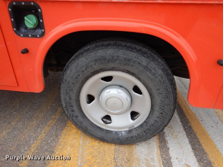 image for item IE9651 2008 Ford F250 Super Duty XL  Crew Cab utility bed pickup truck