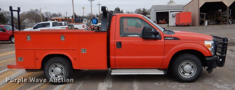 image for item IE9652 2011 Ford F250 Super Duty XL  utility bed pickup truck