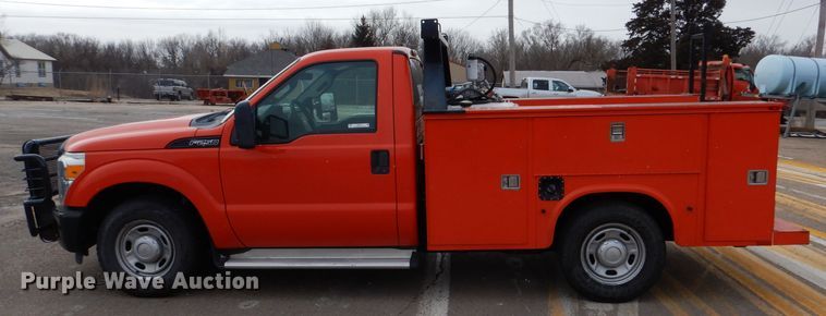 image for item IE9652 2011 Ford F250 Super Duty XL  utility bed pickup truck