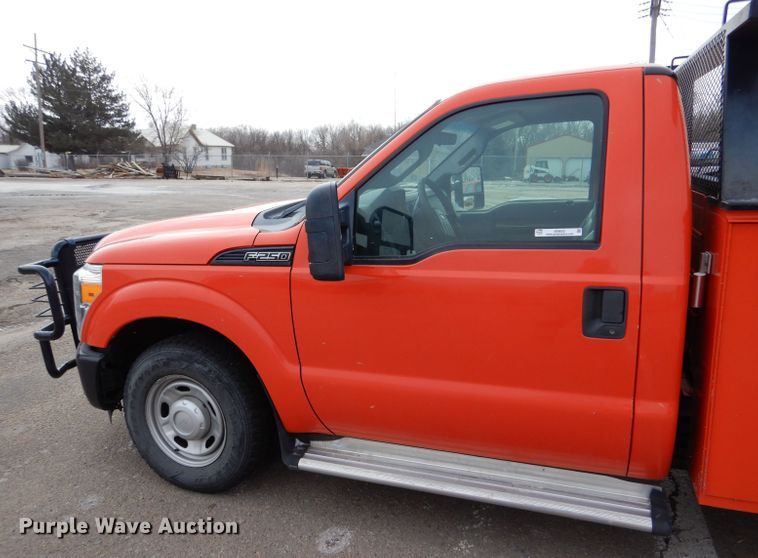 image for item IE9652 2011 Ford F250 Super Duty XL  utility bed pickup truck