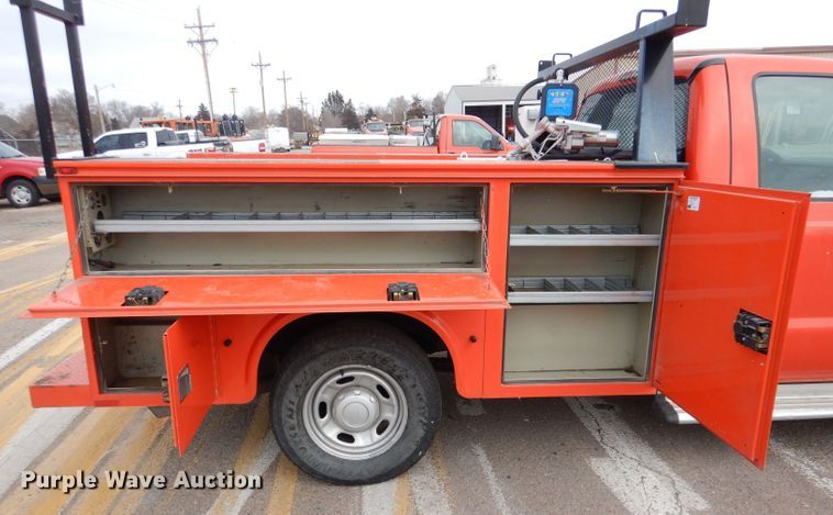 image for item IE9652 2011 Ford F250 Super Duty XL  utility bed pickup truck