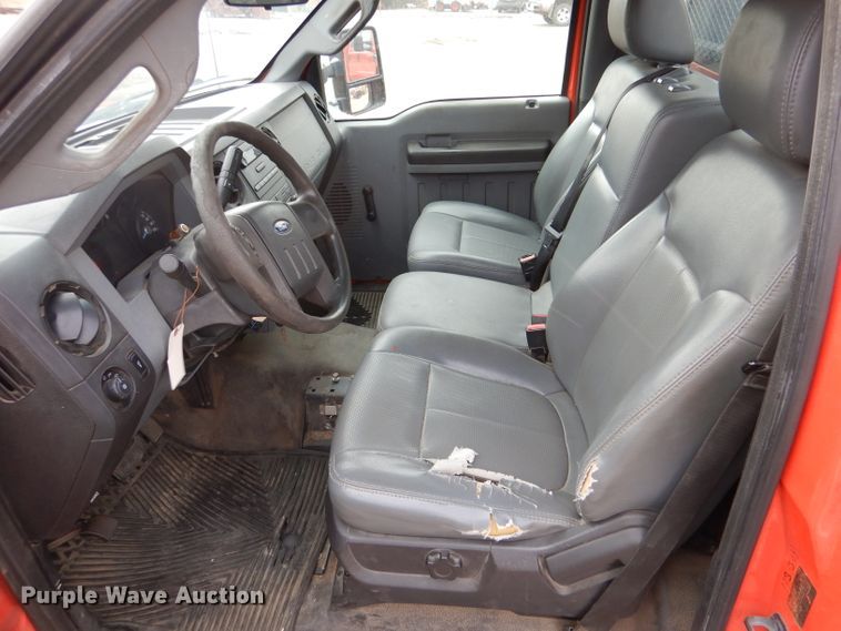 image for item IE9652 2011 Ford F250 Super Duty XL  utility bed pickup truck