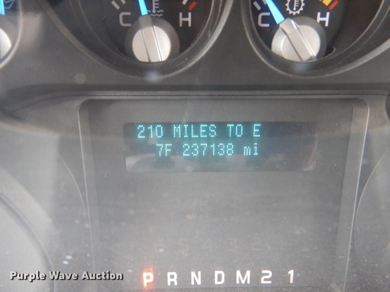 image for item IE9652 2011 Ford F250 Super Duty XL  utility bed pickup truck