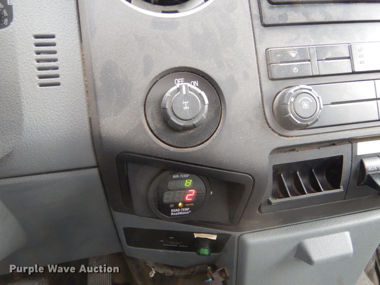 image for item IE9652 2011 Ford F250 Super Duty XL  utility bed pickup truck