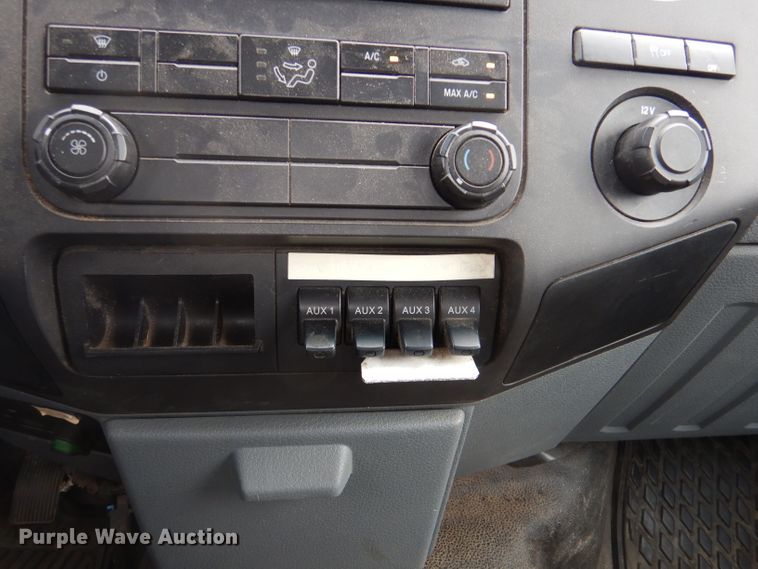 image for item IE9652 2011 Ford F250 Super Duty XL  utility bed pickup truck