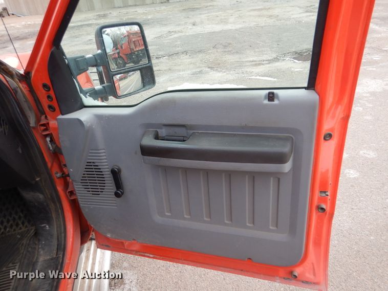 image for item IE9652 2011 Ford F250 Super Duty XL  utility bed pickup truck