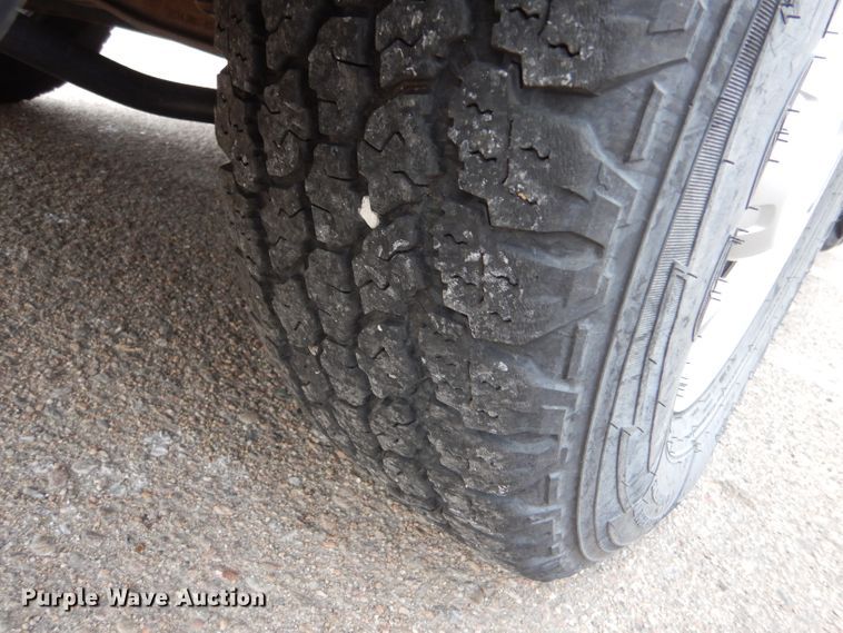 image for item IE9652 2011 Ford F250 Super Duty XL  utility bed pickup truck