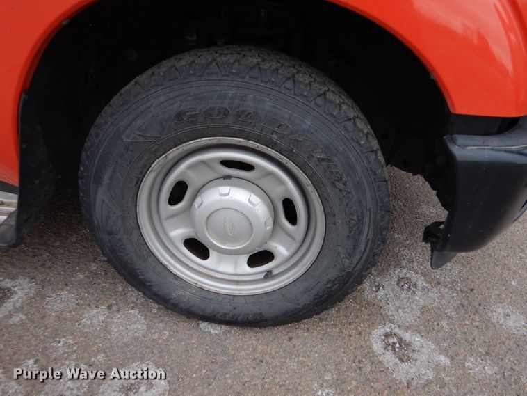 image for item IE9652 2011 Ford F250 Super Duty XL  utility bed pickup truck