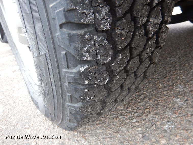 image for item IE9652 2011 Ford F250 Super Duty XL  utility bed pickup truck