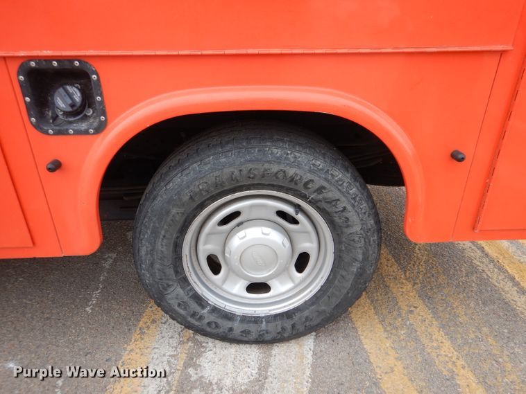 image for item IE9652 2011 Ford F250 Super Duty XL  utility bed pickup truck