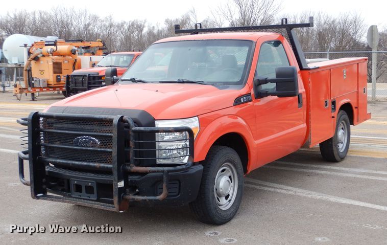 image for item IE9653 2011 Ford F250 Super Duty XL  utility bed pickup truck