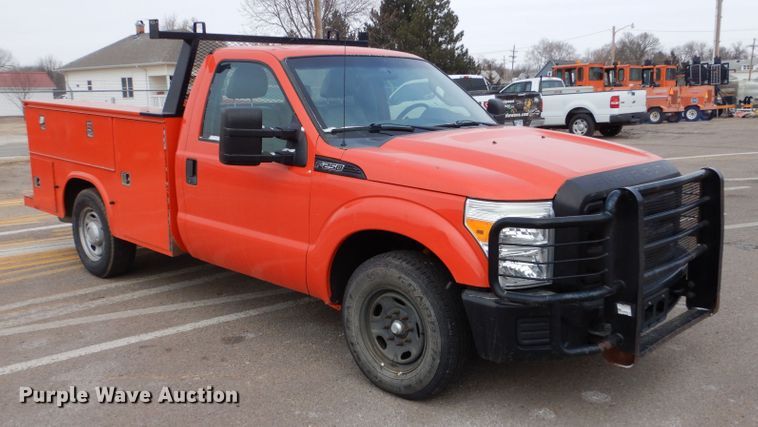 image for item IE9653 2011 Ford F250 Super Duty XL  utility bed pickup truck