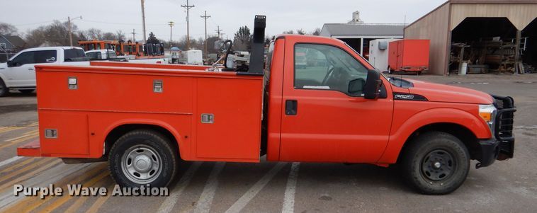 image for item IE9653 2011 Ford F250 Super Duty XL  utility bed pickup truck