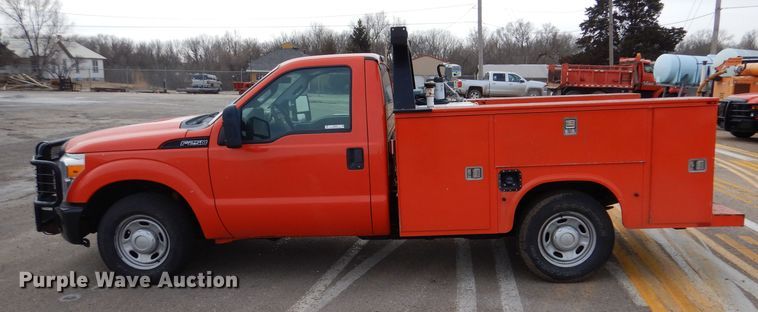 image for item IE9653 2011 Ford F250 Super Duty XL  utility bed pickup truck