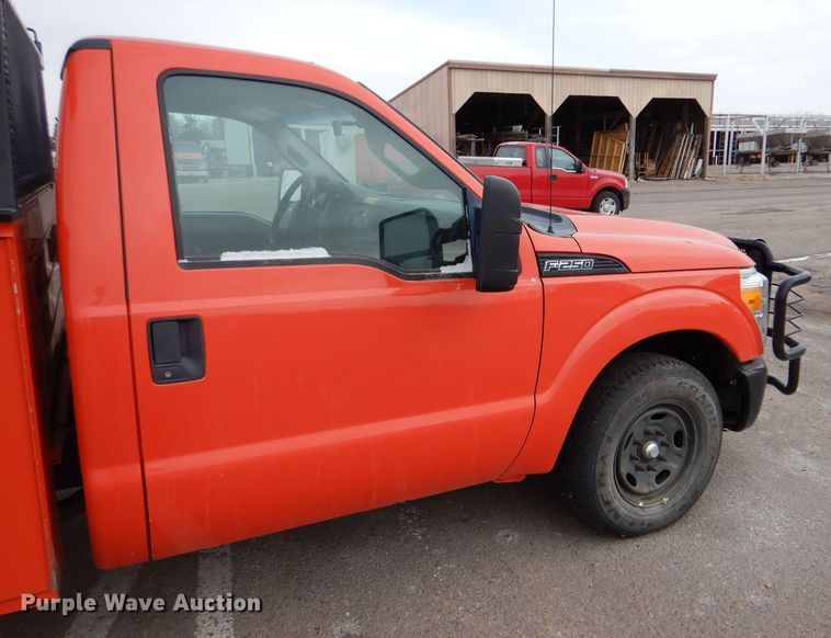 image for item IE9653 2011 Ford F250 Super Duty XL  utility bed pickup truck