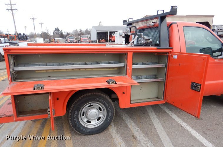 image for item IE9653 2011 Ford F250 Super Duty XL  utility bed pickup truck