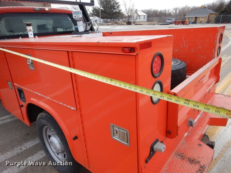 image for item IE9653 2011 Ford F250 Super Duty XL  utility bed pickup truck