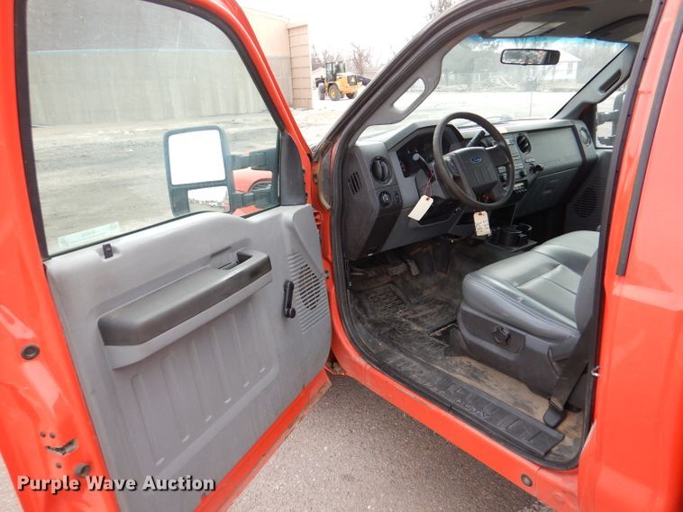 image for item IE9653 2011 Ford F250 Super Duty XL  utility bed pickup truck