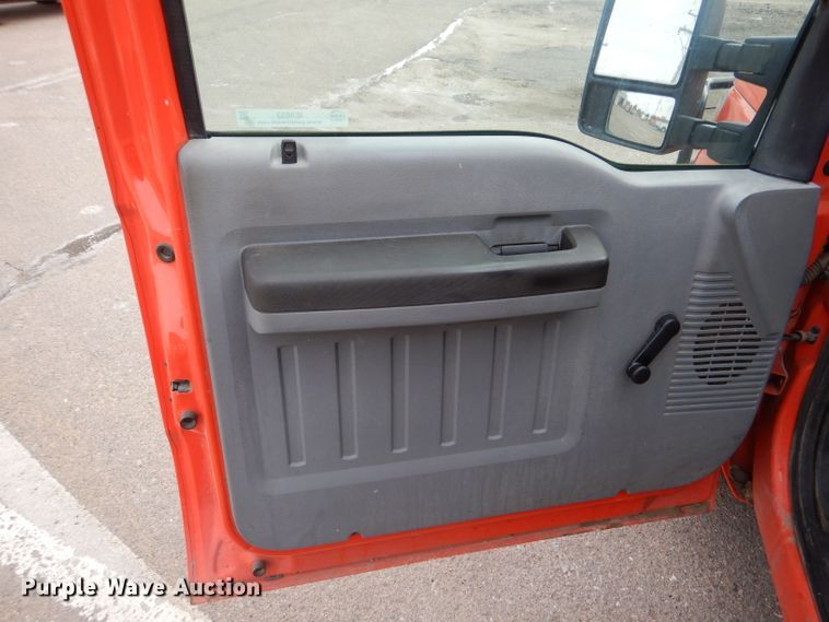 image for item IE9653 2011 Ford F250 Super Duty XL  utility bed pickup truck