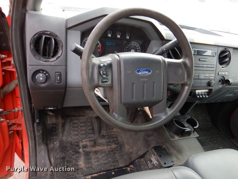 image for item IE9653 2011 Ford F250 Super Duty XL  utility bed pickup truck