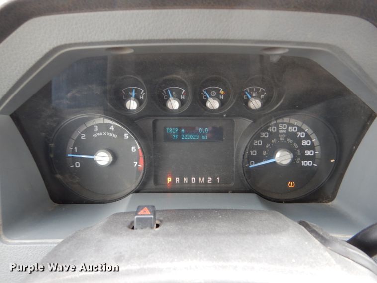 image for item IE9653 2011 Ford F250 Super Duty XL  utility bed pickup truck