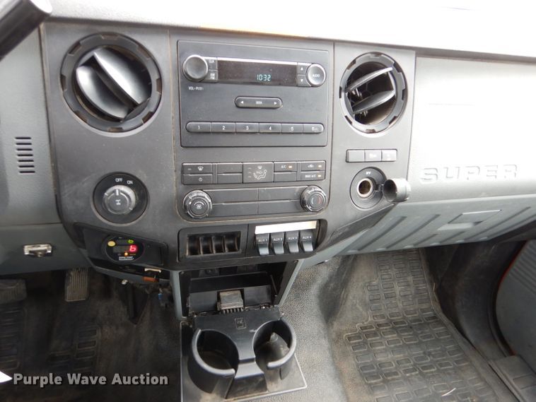 image for item IE9653 2011 Ford F250 Super Duty XL  utility bed pickup truck