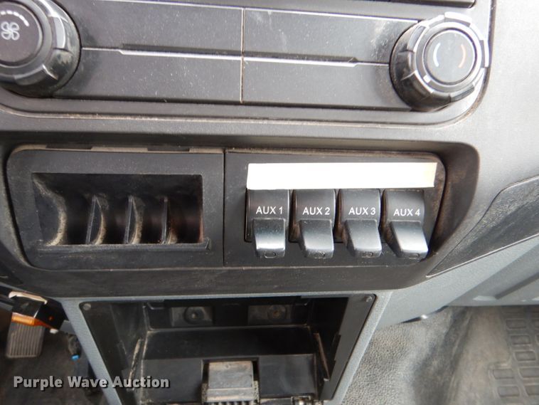 image for item IE9653 2011 Ford F250 Super Duty XL  utility bed pickup truck