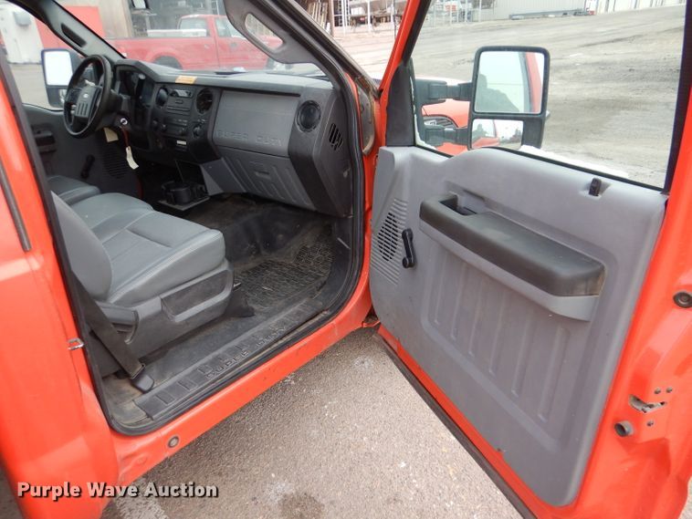 image for item IE9653 2011 Ford F250 Super Duty XL  utility bed pickup truck