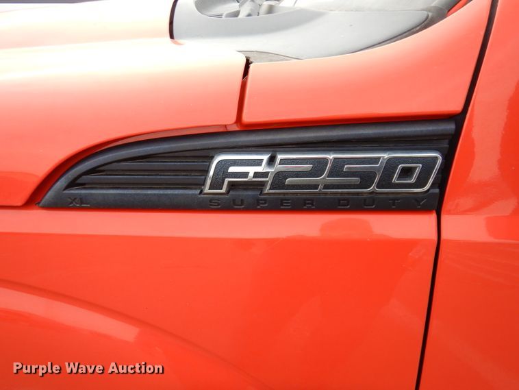 image for item IE9653 2011 Ford F250 Super Duty XL  utility bed pickup truck