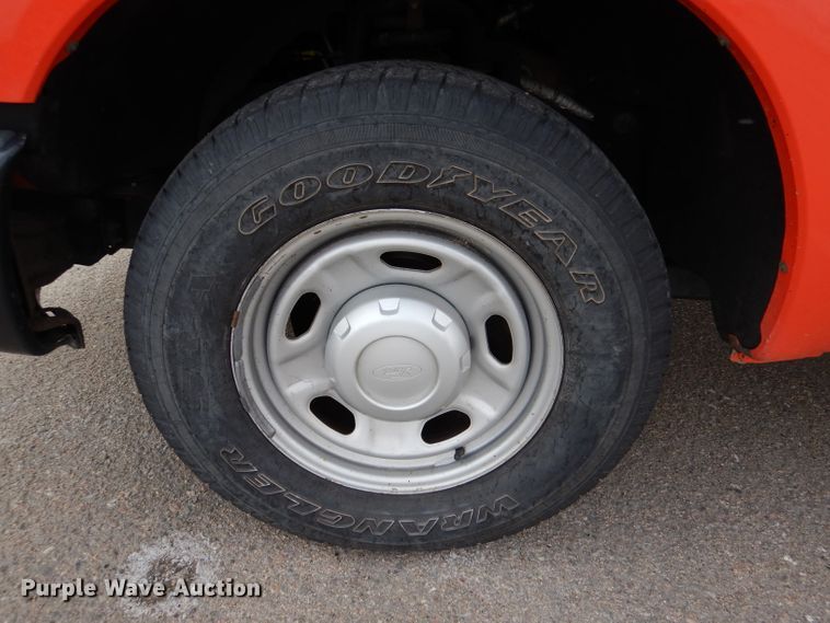 image for item IE9653 2011 Ford F250 Super Duty XL  utility bed pickup truck