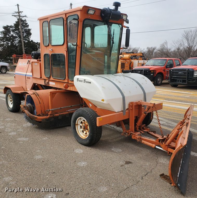 image for item IE9658 2001 Broce CR350  broom