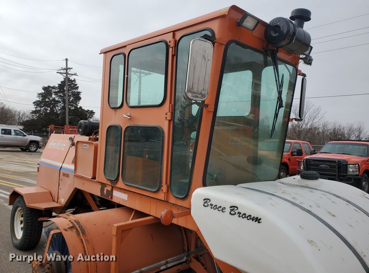 image for item IE9658 2001 Broce CR350  broom