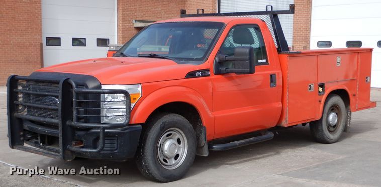 image for item IE9661 2011 Ford F250 Super Duty XL  utility bed pickup truck