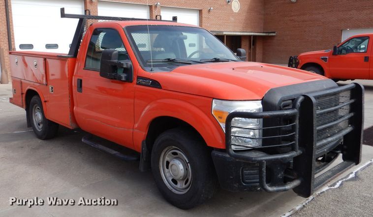 image for item IE9661 2011 Ford F250 Super Duty XL  utility bed pickup truck