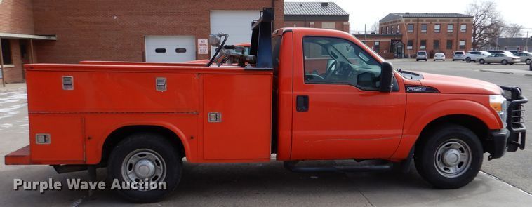 image for item IE9661 2011 Ford F250 Super Duty XL  utility bed pickup truck