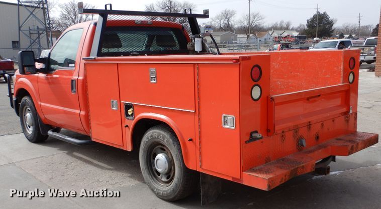 image for item IE9661 2011 Ford F250 Super Duty XL  utility bed pickup truck