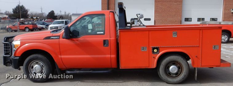 image for item IE9661 2011 Ford F250 Super Duty XL  utility bed pickup truck