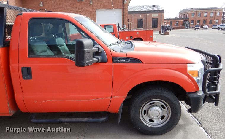 image for item IE9661 2011 Ford F250 Super Duty XL  utility bed pickup truck