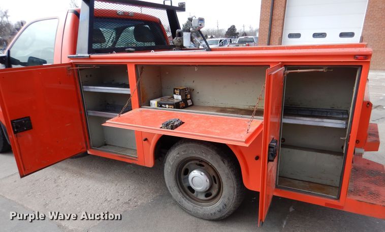 image for item IE9661 2011 Ford F250 Super Duty XL  utility bed pickup truck