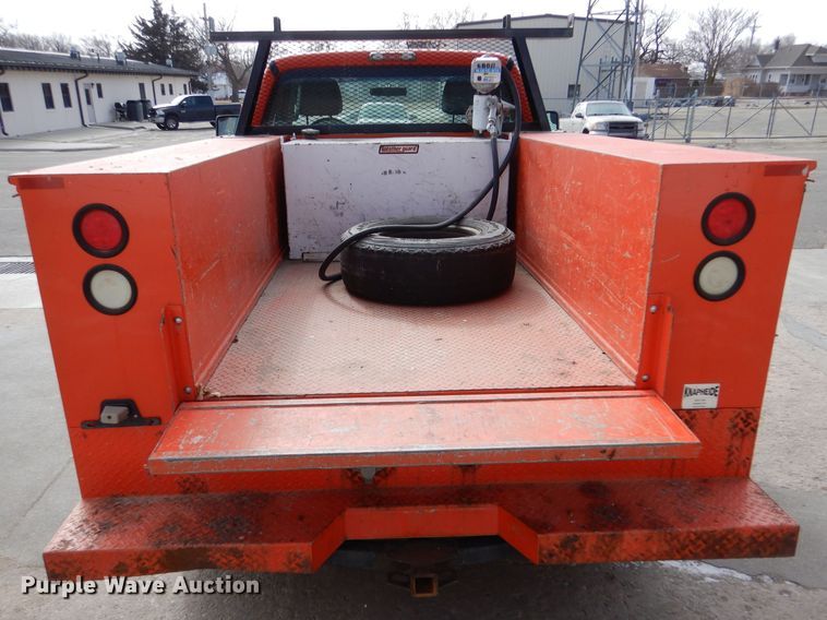 image for item IE9661 2011 Ford F250 Super Duty XL  utility bed pickup truck