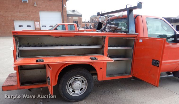 image for item IE9661 2011 Ford F250 Super Duty XL  utility bed pickup truck