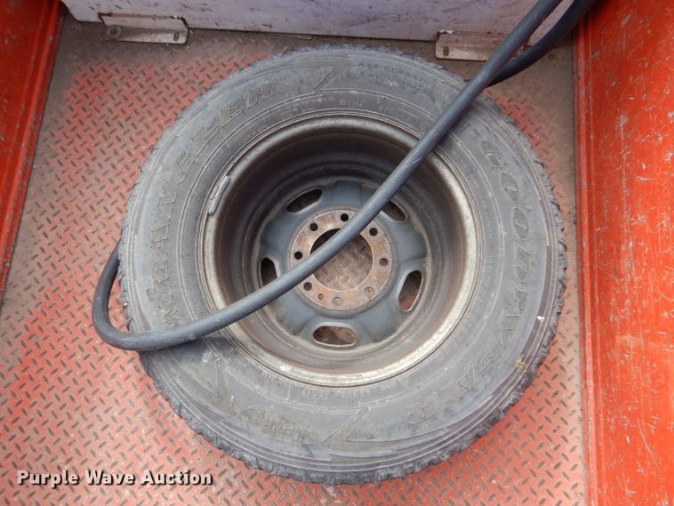 image for item IE9661 2011 Ford F250 Super Duty XL  utility bed pickup truck