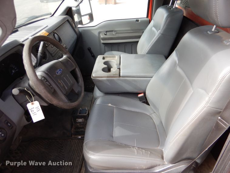 image for item IE9661 2011 Ford F250 Super Duty XL  utility bed pickup truck