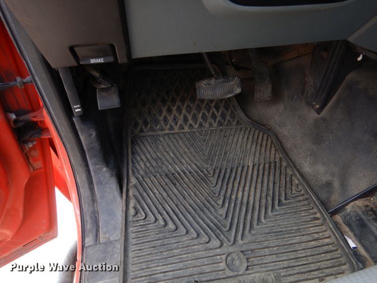 image for item IE9661 2011 Ford F250 Super Duty XL  utility bed pickup truck