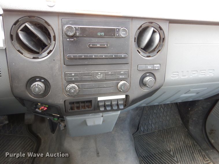 image for item IE9661 2011 Ford F250 Super Duty XL  utility bed pickup truck