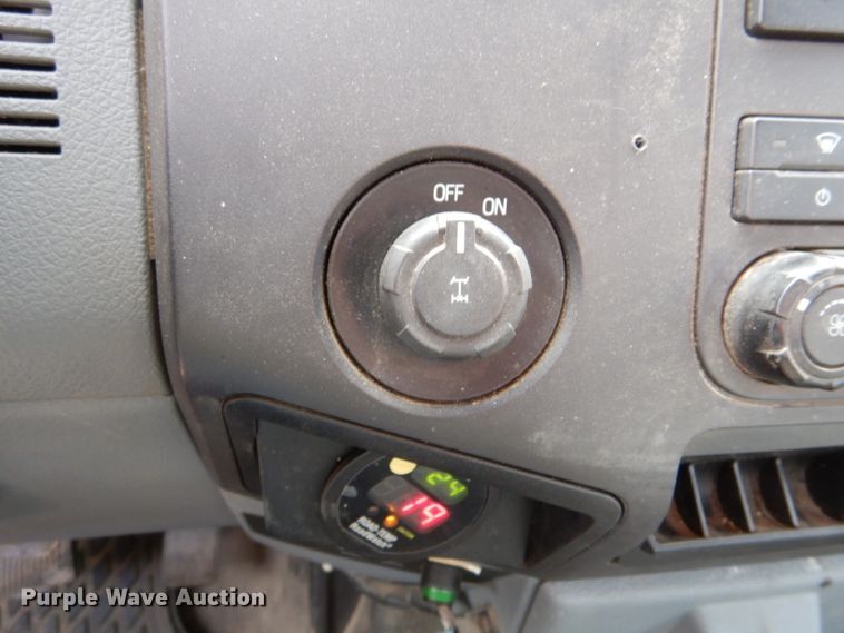 image for item IE9661 2011 Ford F250 Super Duty XL  utility bed pickup truck