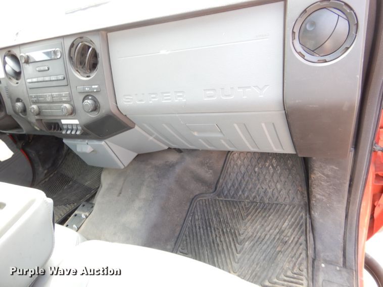 image for item IE9661 2011 Ford F250 Super Duty XL  utility bed pickup truck