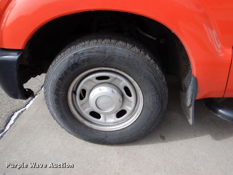 image for item IE9661 2011 Ford F250 Super Duty XL  utility bed pickup truck